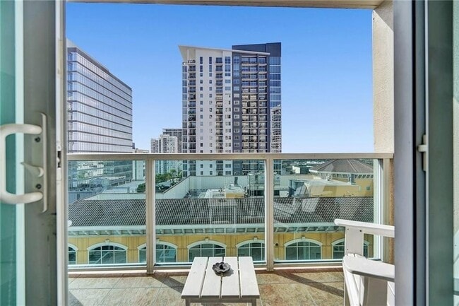 Building Photo - 350 SE 2nd St