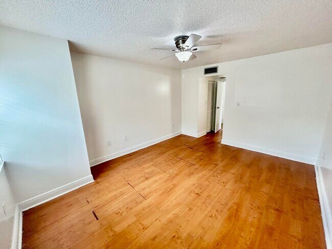 Building Photo - 4314 NW 9th Ave