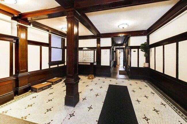Building Photo - 860 Bush St
