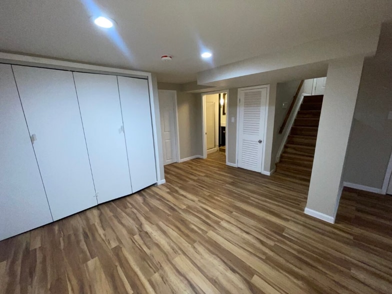 Building Photo - 733 Campbell Ave