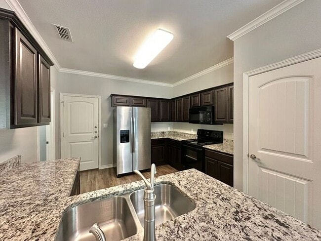 Building Photo - Available Now! 3 Bed 2 Bath in Flint!