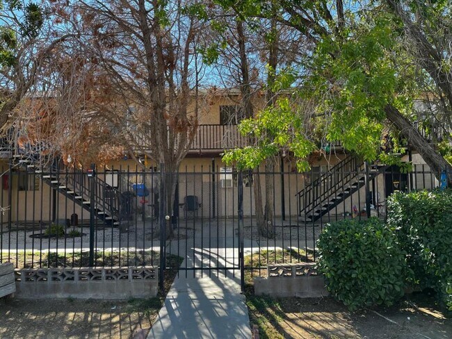 Primary Photo - 42737 42nd St W