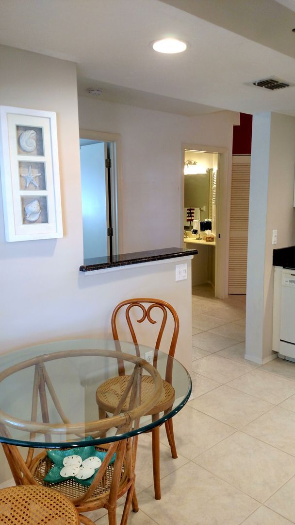 Building Photo - Seasonal Short-Term 2-Bedroom 2-Bath Condo located in Englewood!