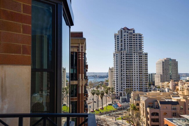 Building Photo - 500 W Harbor Dr