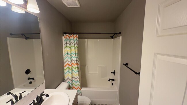 Building Photo - 2728 NE Black Oak Pl