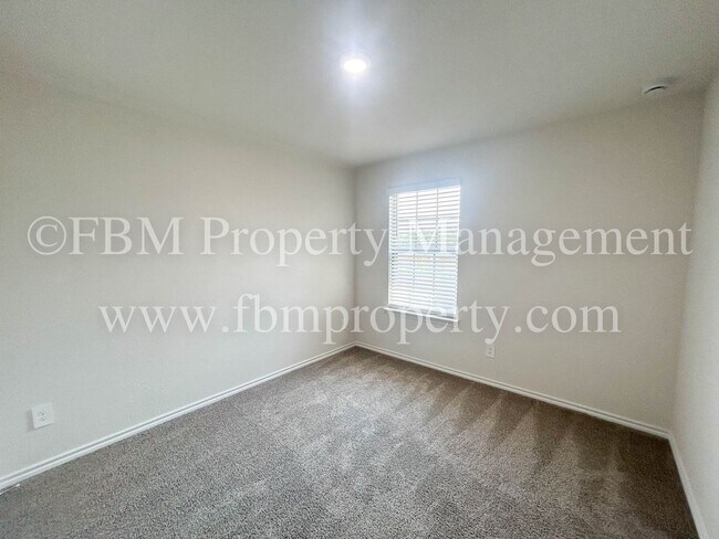 Building Photo - 935 Keystone Ct