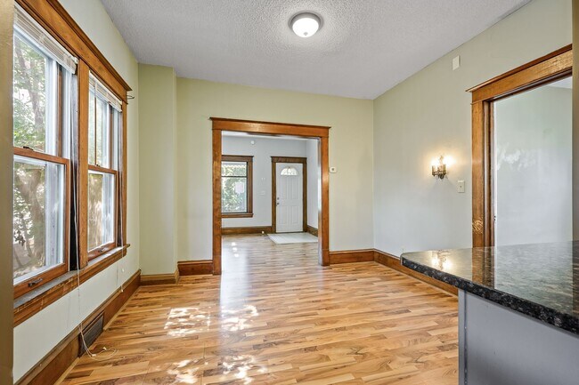 Building Photo - Incredible 5BD/2BA HGTV Remodeled Home near U of M & Dinky Town! Avail. 9/1/26!