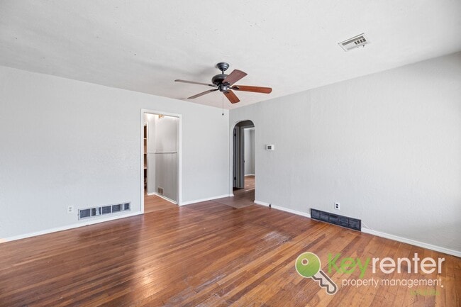 Building Photo - Beautifully Updated 3-Bedroom Home in Central Wichita!