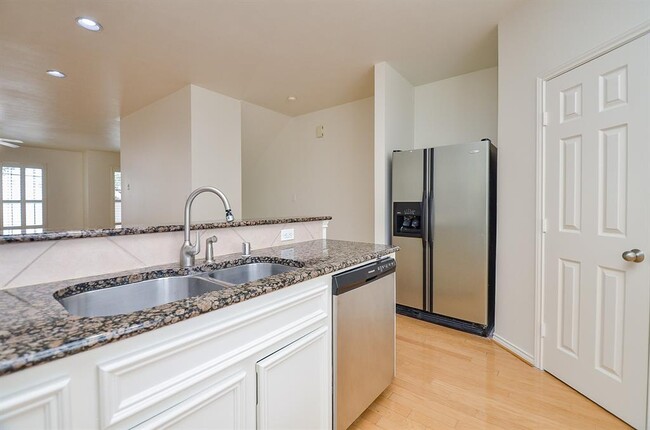 Building Photo - 3027 N Heights Hollow Ln