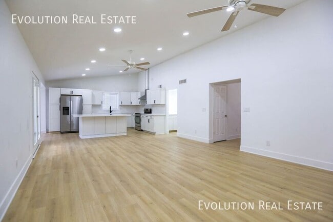 Building Photo - 6443 E Sandra Terrace