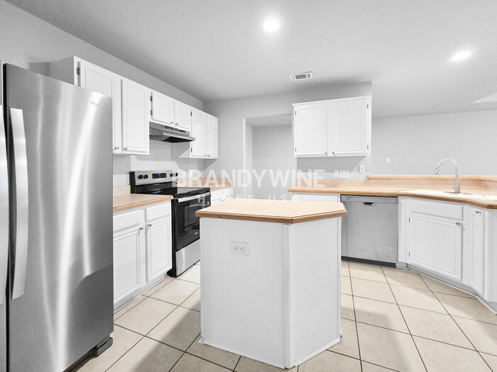 Building Photo - 214 Streamside Dr