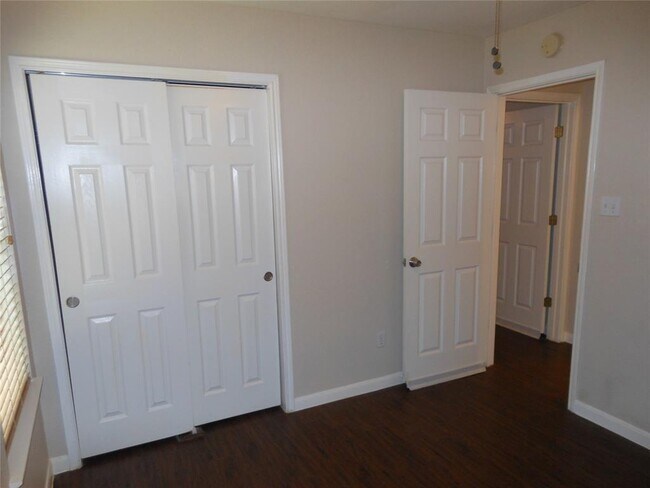 Building Photo - 1519 Hawk Dr