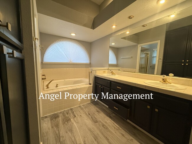 Building Photo - 9131 Brienne Way