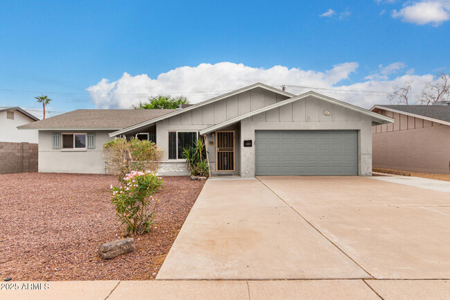 Primary Photo - 103 E Del Rio Dr