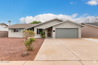 Building Photo - 103 E Del Rio Dr