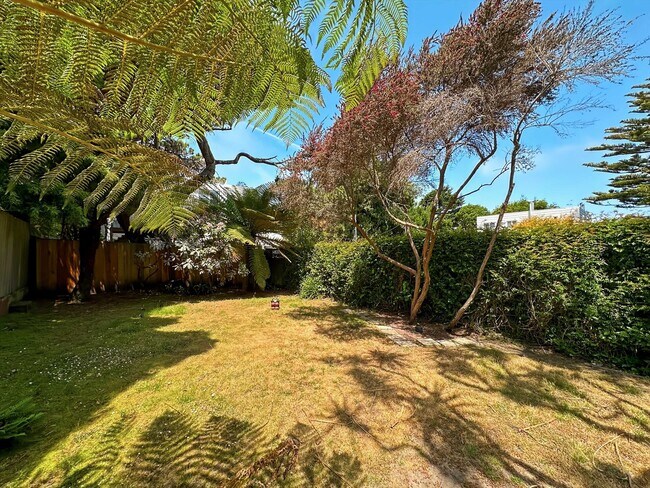 Building Photo - Beautiful 4BR+/3.5BA Edwardian Single-Fami...