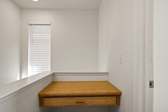 Building Photo - 2023 Northfield Dr