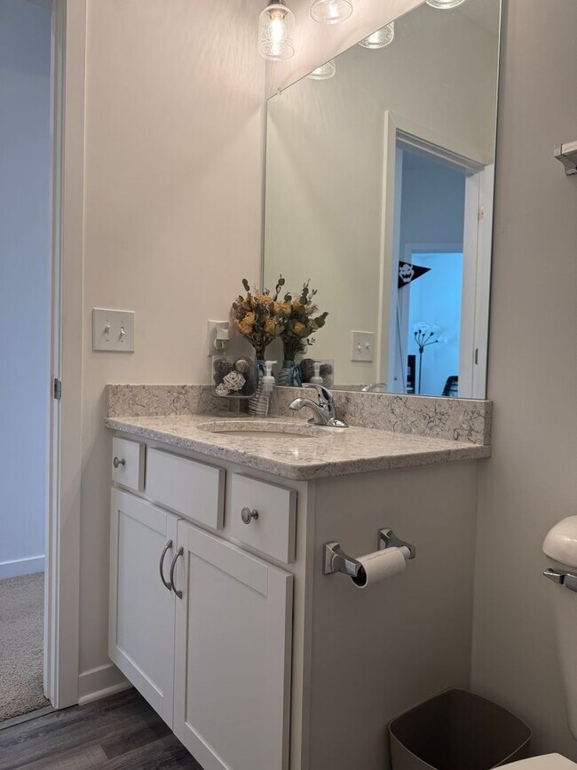 Building Photo - 1914 Hummingbird Dr