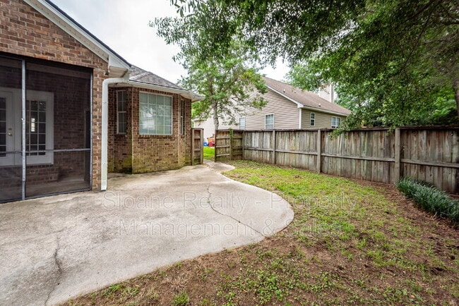 Building Photo - 1584 Kentwood Cir
