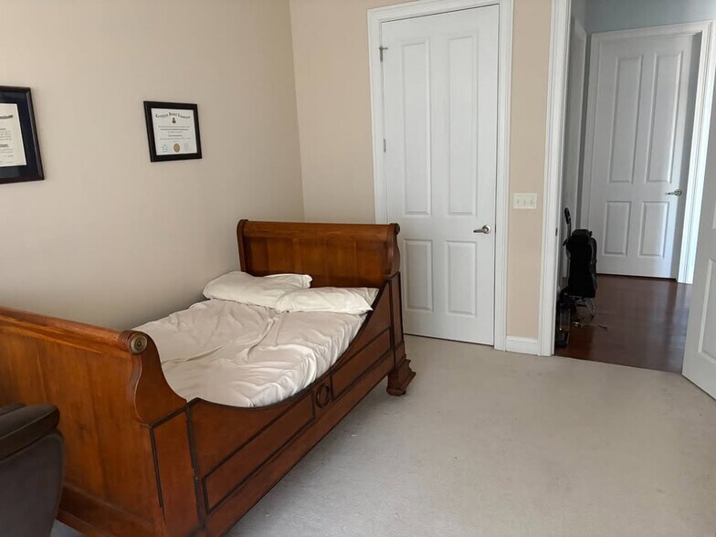 Building Photo - 5425 Closeburn Rd