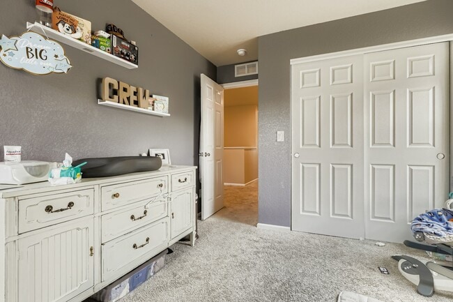 Building Photo - 8219 S Trails Edge Ct