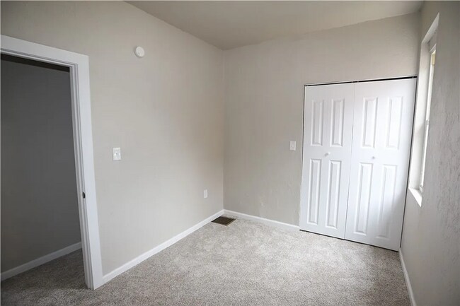 Building Photo - 305 Chestnut St