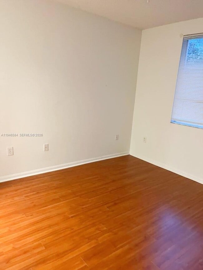 Building Photo - 7930 N Nob Hill Rd