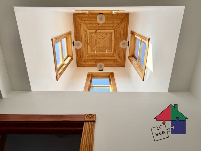 Building Photo - 112 Main St