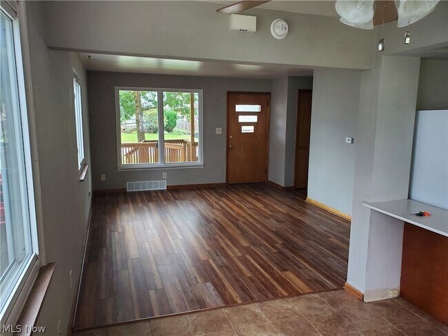 Building Photo - 2562 3rd St