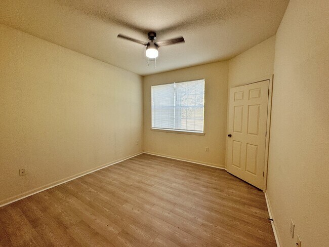 Building Photo - First floor, 3BR/2BA with garage Villa San Marco Condo