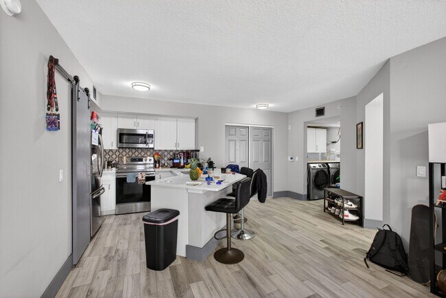 Building Photo - 4211 San Marino Blvd