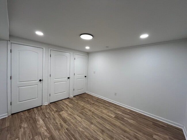 Building Photo - Modern 2BD, 2BA with 3rd Bonus Room Near Downtown Durham with Assigned Off-Street Parking and Bac...