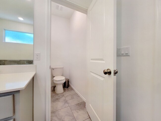 Building Photo - Spacious 4-Bedroom, 3-Bath Single-Family H...