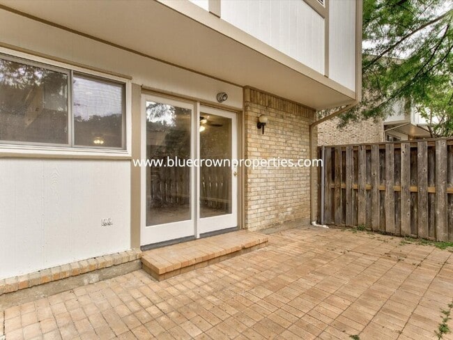 Building Photo - 462 Westview Terrace