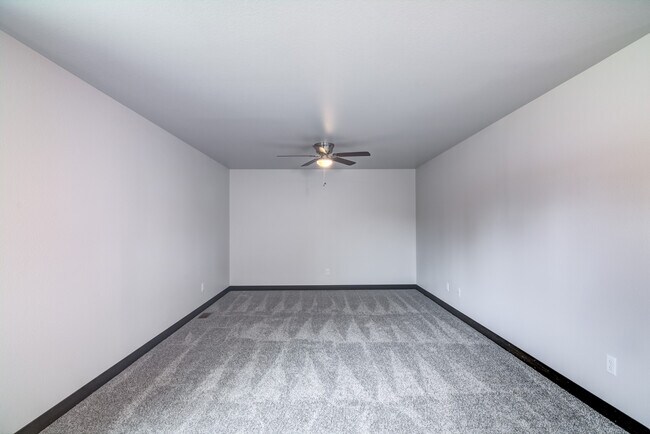 Building Photo - 1652 Hong St