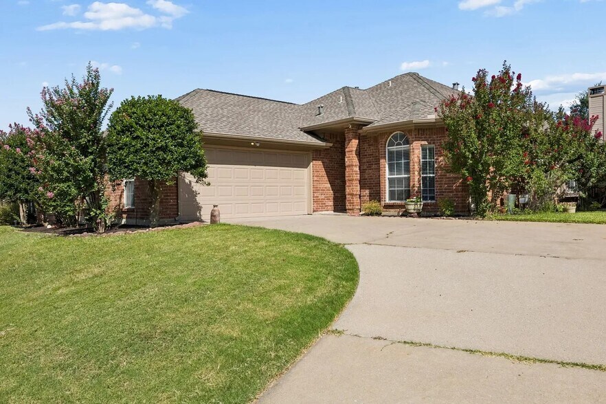 Building Photo - 1833 Melton Dr