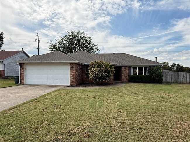 Building Photo - 1431 N Genoa Ave