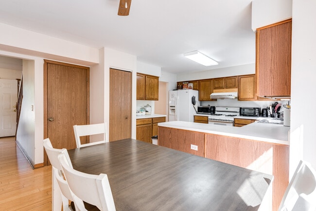 Building Photo - 2844 Skylane Dr