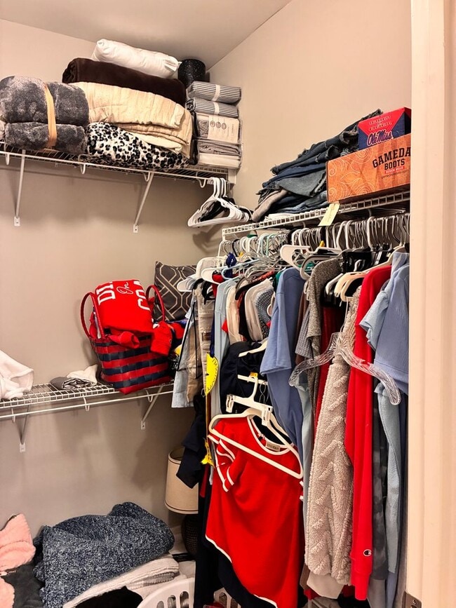 Building Photo - 4 bed 4.5 bath unit in West End neighborhood!