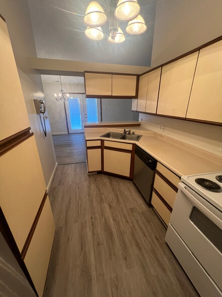 Building Photo - 5946 Crossfield Dr