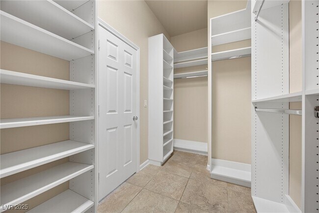 Building Photo - 10381 Pilot Mountain Ct