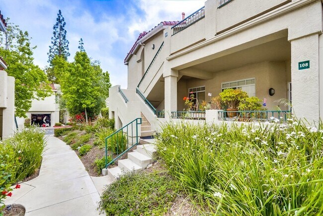 Building Photo - Beautiful Aliso Viejo Condo in the Seagate Colony-2/2
