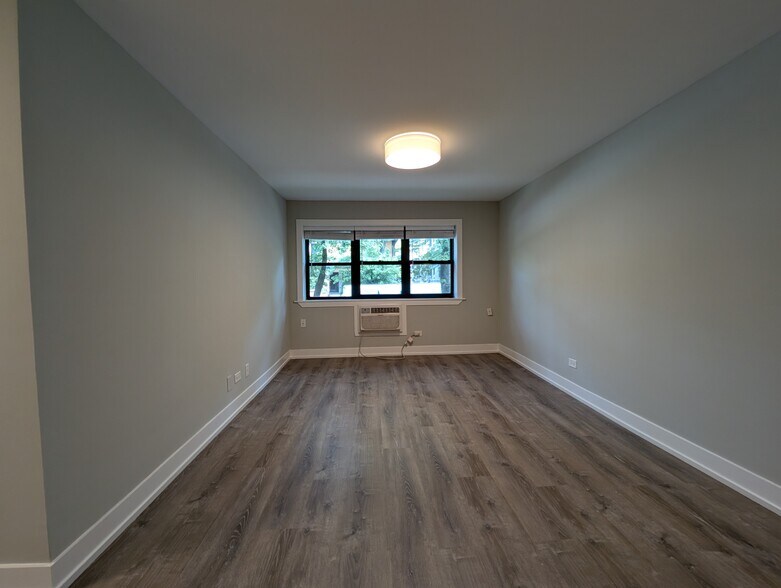 Building Photo - 511 W Barry Ave