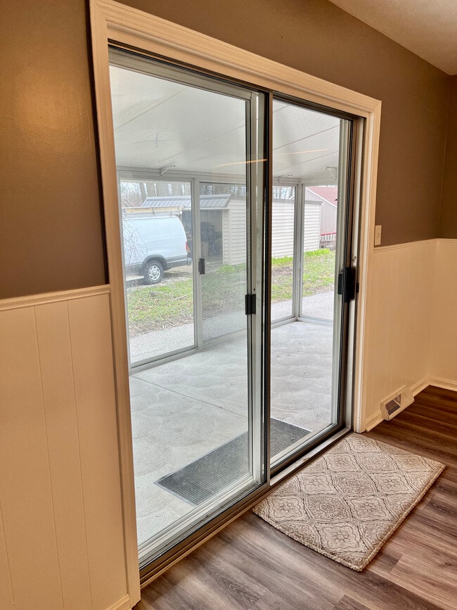 Building Photo - 18475 Bennett Rd