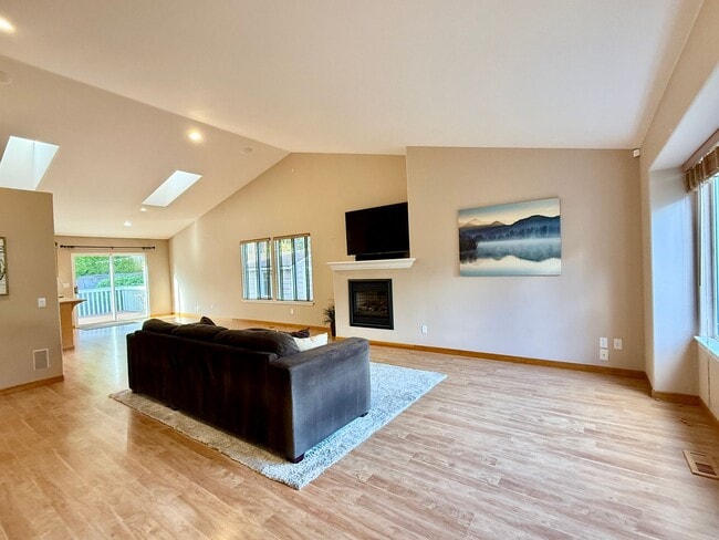 Building Photo - Immaculate Mill Creek Rambler | A/C • Cul-...