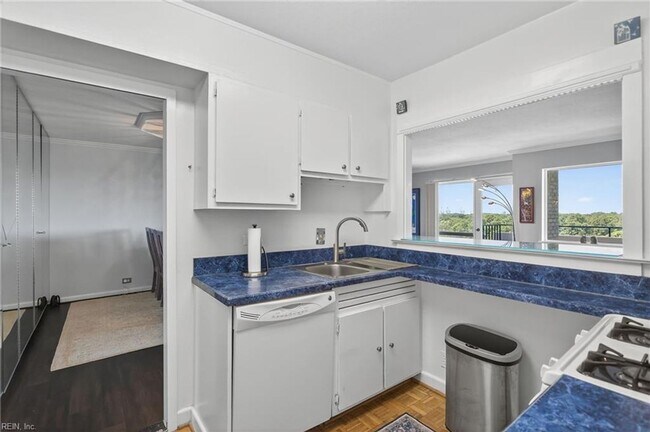 Building Photo - Algonquin Park