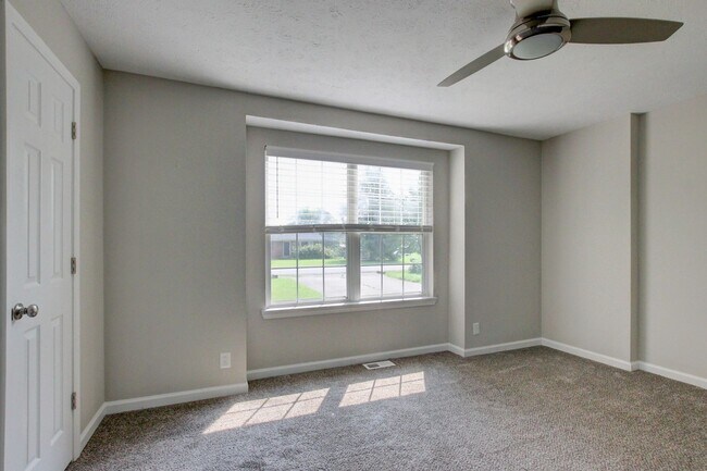 Building Photo - Updated 3bed 2 bath in St B with SEPARATE WORKSHOP around back.