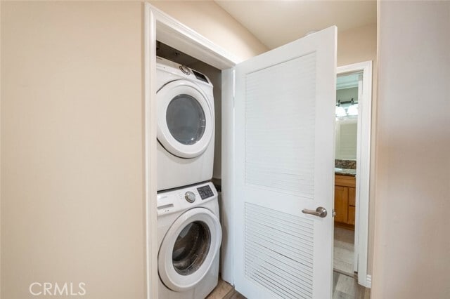 Building Photo - 719 E Providencia Ave