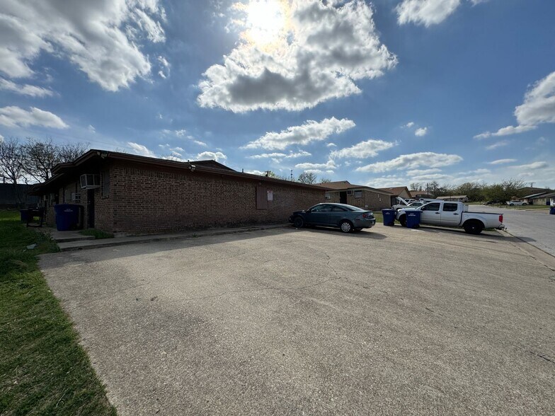 Building Photo - 505 Sunset Ln
