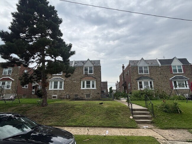 Building Photo - 1123 Gilham St